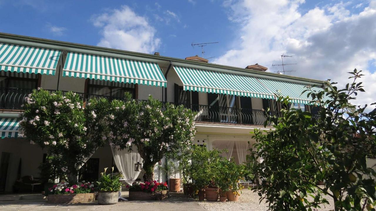 Il Gelso Di Barcuzzi Acomodação com café da manhã Lonato Exterior foto
